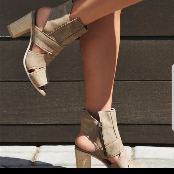 Free People Effie Block Heel Nude Sandal Size 39 - Picture 1 of 16